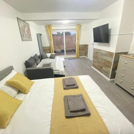 Gatwick Studio Horley Eksteriør bilde